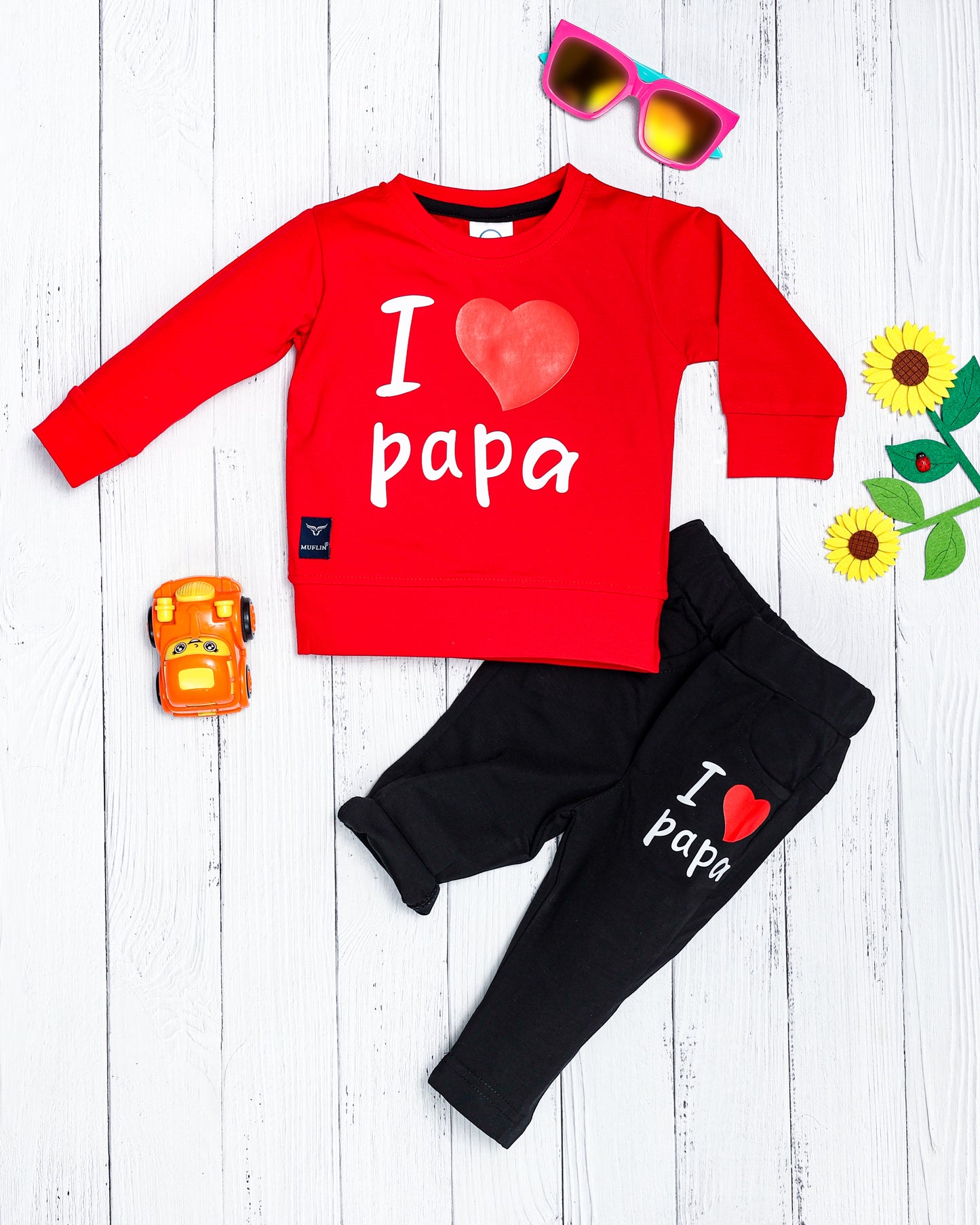 Boy's Set of Red T-shirt and Black Pants With I Love Papa Print