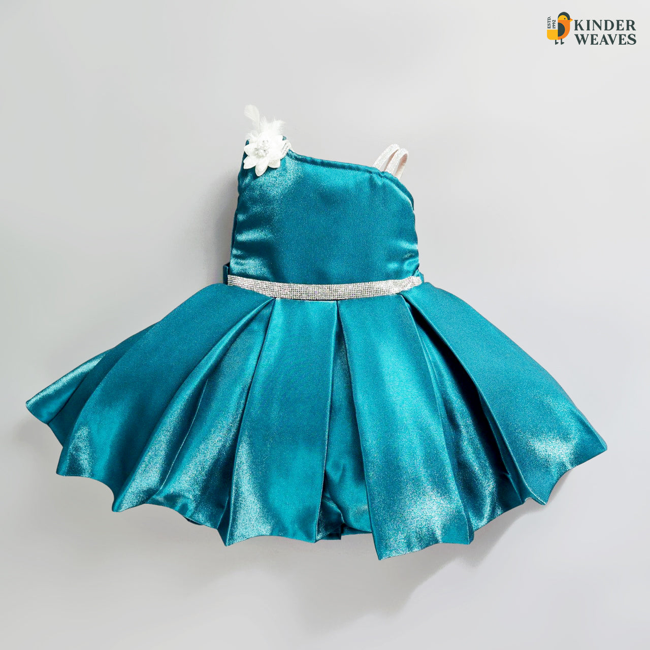Discover Beautiful Frocks for Girls – It Also Includes a Beautiful Hat